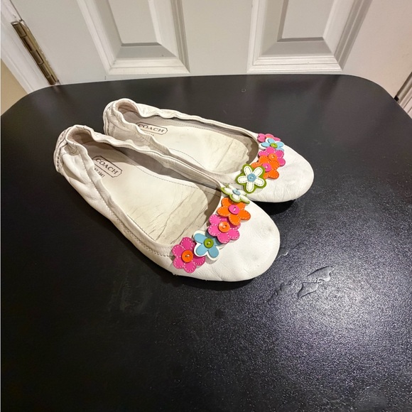 Coach White Flats with Multicolor Floral Vanessa Design size 7 - Picture 2 of 10